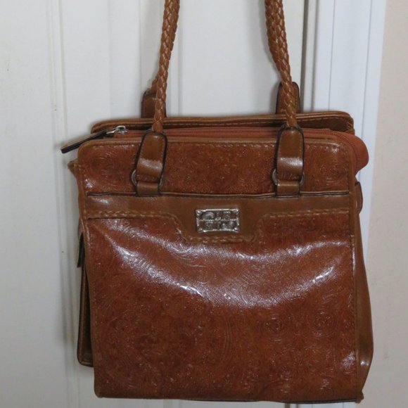 BUENO Shoulder Handbag Medium Size (681) - Picture 2 of 9